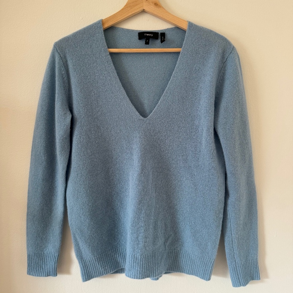 Theory blue v neck cashmere sweater